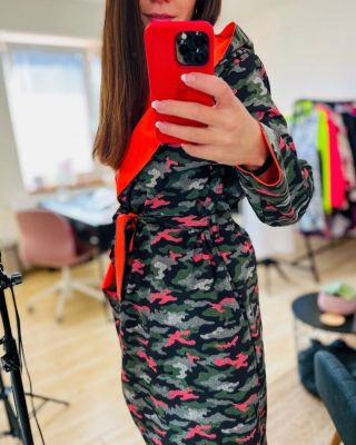 Poslední svého druhu. Dalo by se říct, že jde o ohrožený kabát. Ušili jsme pouze jeden jediný. Nemáte šanci potkat druhý...